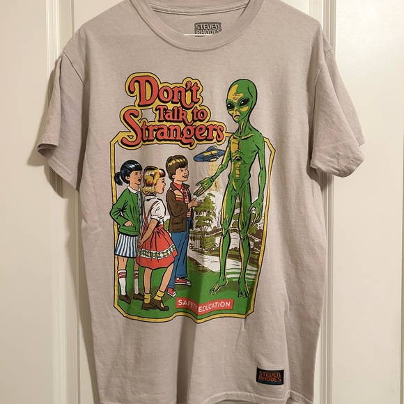 Steven Rhodes- Dont talk to strangers Graphic White Short Sleeve alien Tee - Picture 3 of 6